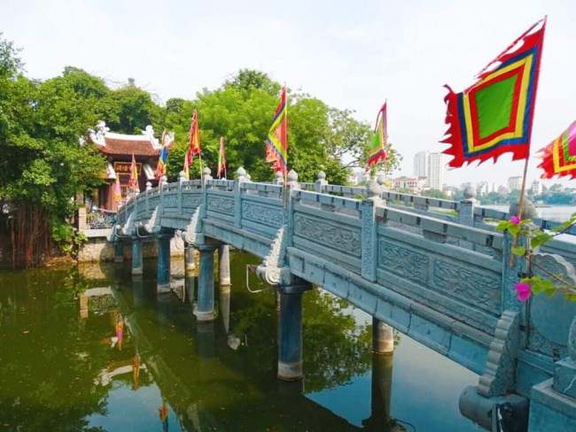 vietnam, visitor’s guide to truc bach, hanoi
