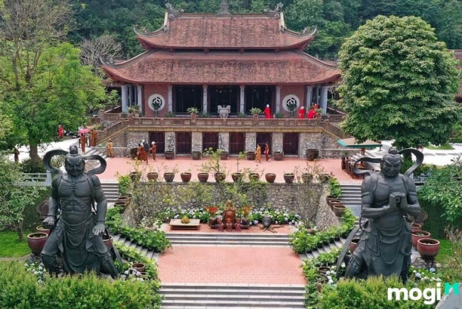 hoà mình với vẻ đẹp yên bình tại chùa địa tạng phi lai tự nổi tiếng tại hà nam