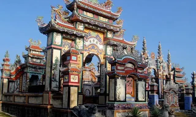 Close-up of the most luxurious and magnificent “city of tombs” in Thua Thien Hue￼