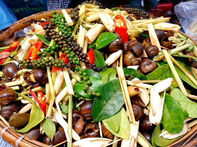 delicious food in saigon, food street, ho thi ky, tp hcm, full of delicious dishes on ho thi ky food street