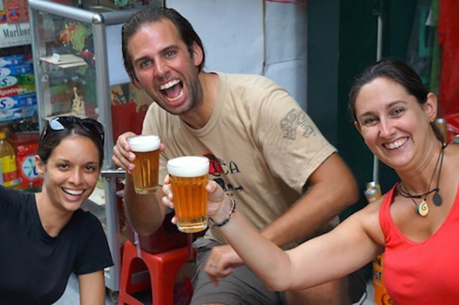 fresh beer, hanoi, tp hcm, vietnam, the 5 most popular beer drinking spots in vietnam