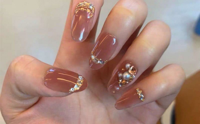 nail đẹp, 10 mẫu móng tay màu nâu sữa, nâu tây, nâu cà phê cực xịn cho bạn gái