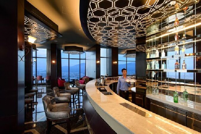sky bar, rooftop bar, bar trên cao, quán bar, bar view biển, bar đà nẵng, top 10 sky bar view đỉnh ở đà nẵng mang đến cho bạn trải nghiệm thư giãn đẳng cấp