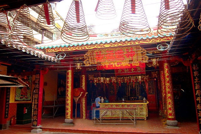hái lộc đầu năm tại các ngôi chùa nổi tiếng trong tour phượt tết sài gòn