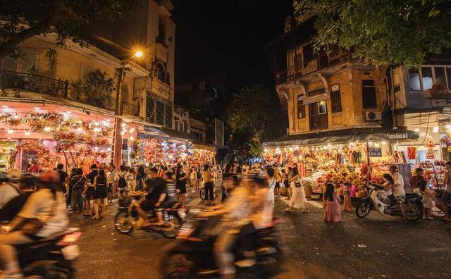 hang ma street, hanoi, mid-autumn festival, photo: the center of hanoi begins to be filled with the mid-autumn festival atmosphere