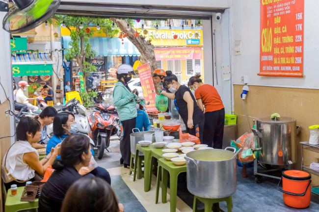 old hanoi, special spots, spending time, tourists, woman, bean porridge shop for nearly 20 years in hanoi’s old quarter￼