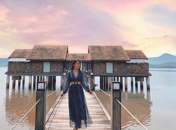 contemporary art, high-rise buildings, hue ancient capital, resort, southeast asia, wooden materials, “maldives hue version”: the first water bungalow in vietnam, poetic and extremely sophisticated
