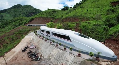 Việt Nam lần đầu xuất hiện khách sạn đoàn tàu siêu tốc nằm dưới sườn đồi, đón khách đúng dịp 2/9