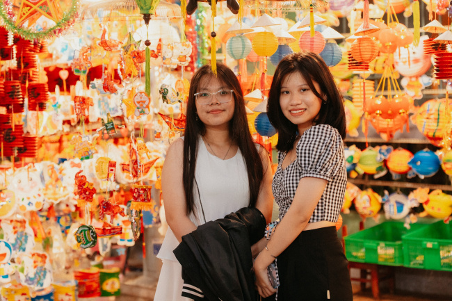 hang ma street, lantern street, luong nhu hoc, mid-autumn festival, traditional crafts, photo: the largest lantern street in ho chi minh city brilliantly welcomes people on the occasion of the mid-autumn festival