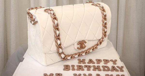 Crissa's Cake Corner!: Chanel Purse Cake