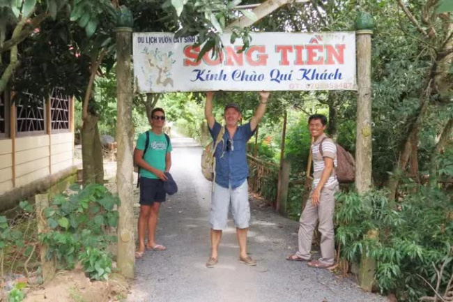discover vietnam, foreign tourists, travel experience, things that are familiar to vietnamese people but are great travel experiences for western guests