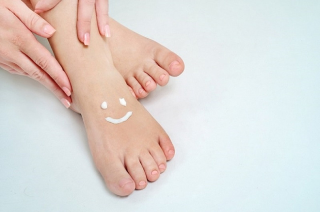 nail đẹp, cách chăm sóc móng chân bị bật nhanh lành ngay tại nhà