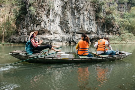 foreign tourists, guides, north vietnam, tour guides, tourists, visiting vietnam, guests are surprised with the vietnamese rowing technique: the technique is too top-notch!