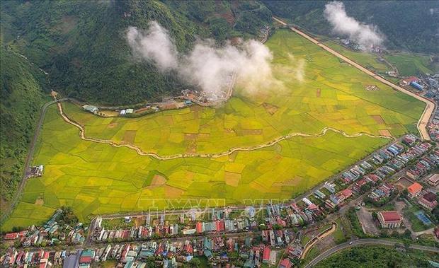 breathtaking beauty, limestone mountains, natural scenery, terraced fields, charming “golden silk strip” in muong khuong valley
