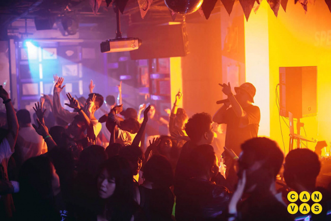 “quẩy tung nóc” tại top 9 quán bar nổi tiếng ở singapore
