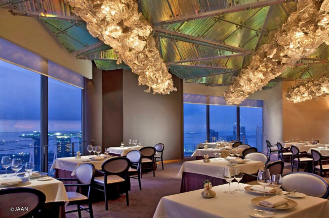 thỏa sức ăn uống tại top 9 nhà hàng view thành phố ở singapore