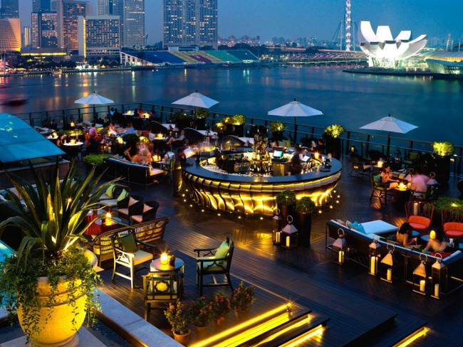 quẩy hết mình tại top 10 quán bar ở singapore sôi động nhất