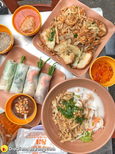 Chị đẹp bán Bánh Mì Hấp Bì - món ăn lạ miệng hiếm có ở Sài Gòn