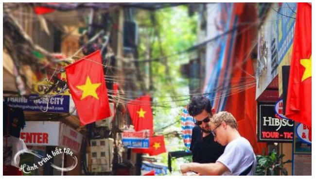 drinking coffee, foreign tourists, hanoians, old quarter, sandwiches, guests reveal how to enjoy 48 hours in hanoi: the first thing is to ‘get lost’ in the old quarter