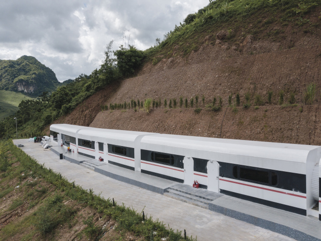 accommodation, amusement park, development investment, moc chau plateau, natural scenery, speedboat, unique idea, world record, close-up of the high-speed train hotel “sprung up” in the mountains of the northwest
