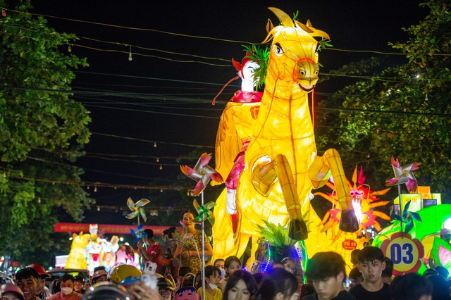 atmosphere, continuous operation, fairy tales, historical figures, mid autumn festival, mid autumn lights, official new, production labor, sound system, celebrate the atmosphere of the largest mid-autumn festival festival in the country in tuyen quang