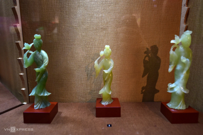 ho chi minh city museum of history, jade neck, tp hcm, ancient jade over 200 years old is on display for the first time