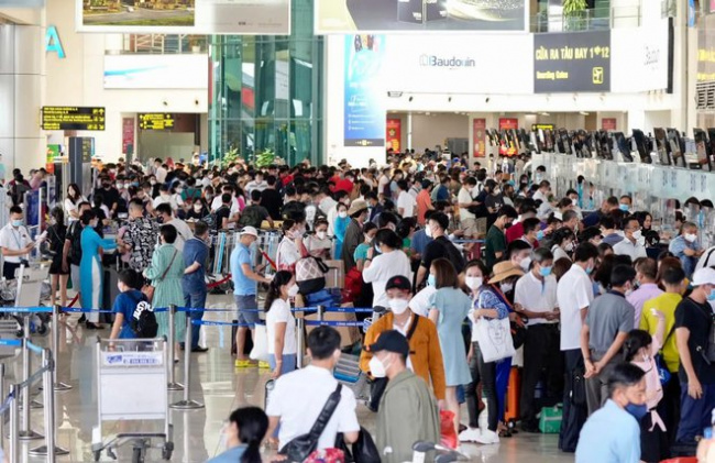 airport security, airport security force, danang airport, flight take off, holiday 2/9, noi bai airport, security force, photo, clip: the airport of the three regions is “packed” with passengers before the holiday of september 2