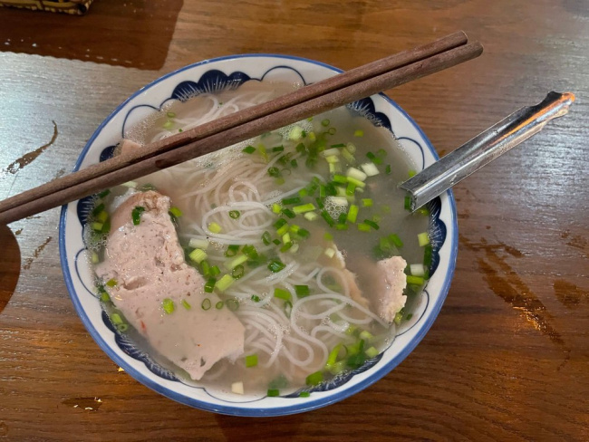 american journalist, food, ho chi minh city, journey through vietnam, president barack obama, traditional food, the american journalist “collapsed” before the memorable taste of vietnamese vermicelli, a dish that sounds very strange