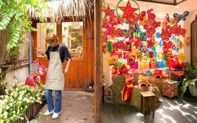 cafe, change style, festive season, mid autumn, moon cake, return to childhood, vintage style, 3 cafes decorated with mid-autumn festival in ho chi minh city let you return to your childhood with beautiful photos to bring back