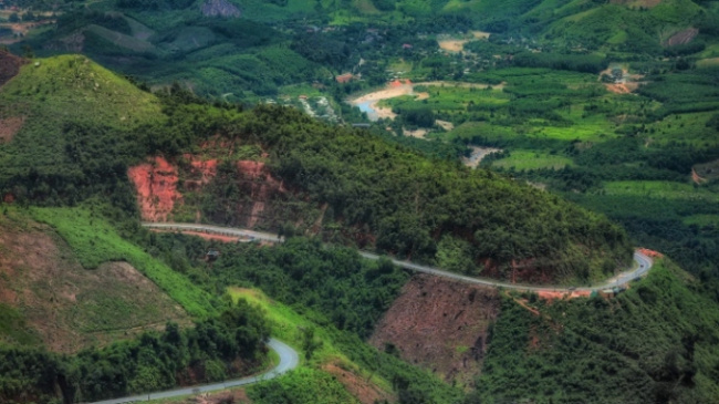 entertainment places, holidays, khanh hoa province, khanh le pass, landslides, tourism industry, tourists, photo: the 33km long pass connecting da lat and nha trang