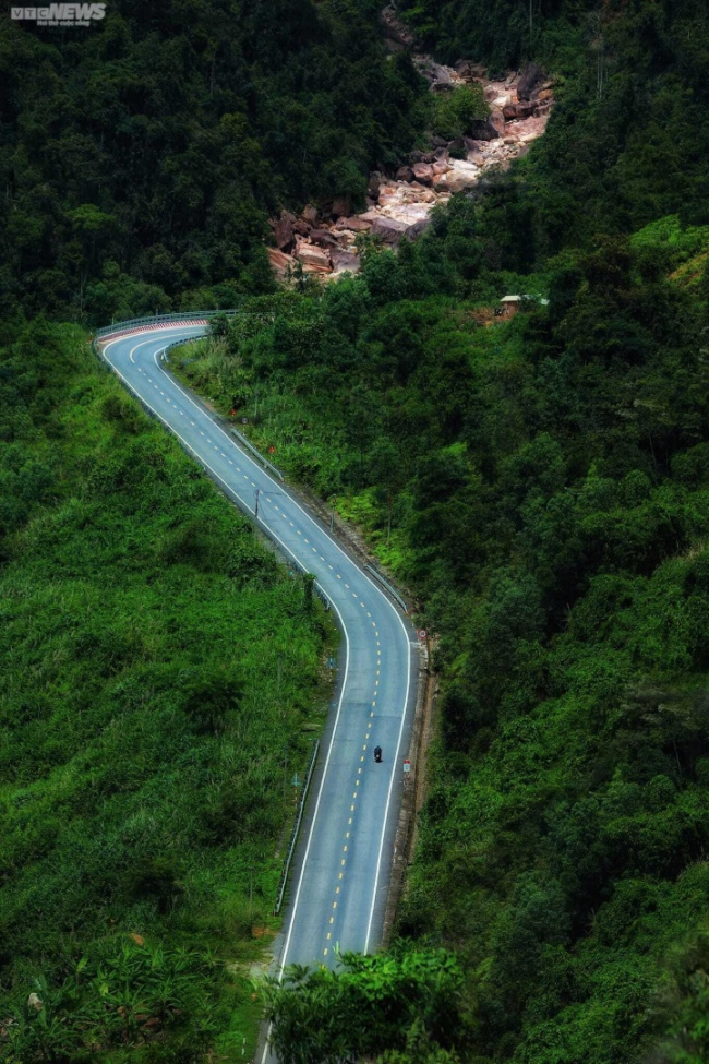 entertainment places, holidays, khanh hoa province, khanh le pass, landslides, tourism industry, tourists, photo: the 33km long pass connecting da lat and nha trang