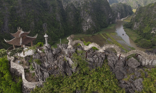 holidays, mua cave, natural beauty, ninh binh, ninh binh tourism, tourist attractions, trang an scenic spots, what does the ‘check-in mecca’ of hang mua have that attracts tourists on the occasion of september 2?