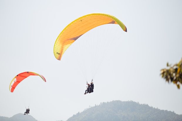 blind cang comb, harvest season, national day holiday, terraced fields, photo: national day holiday on september 2, go to yen bai to watch paragliders fly over golden terraced fields