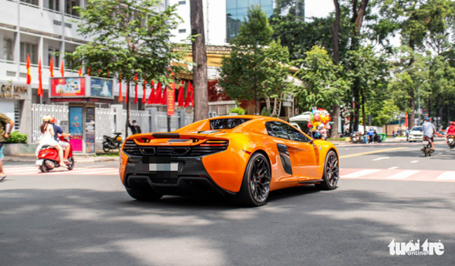 audi r8 v10, mclaren 650s spider, national day holiday, super cars, the rich, seamless multi-colored supercars on the road on the occasion of the national day holiday