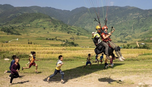 french expressway, highway 13, mù cang chải, report, trung luong expressway, paragliding at mu cang chai attracts young people, an interesting “flying” experience should try once in a lifetime