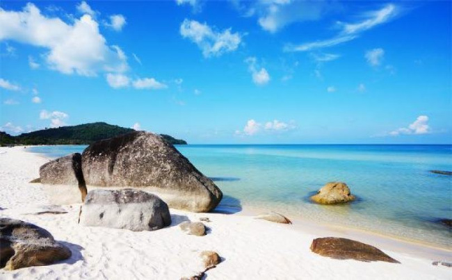 top 20 bãi biển đẹp nhất việt nam cho bạn trẻ thích vi vu