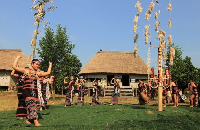 cẩm nang du lịch làng văn hóa các dân tộc việt nam trong ngày
