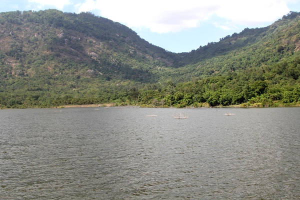 khám phá những hồ nước đẹp ở vùng bảy núi an giang