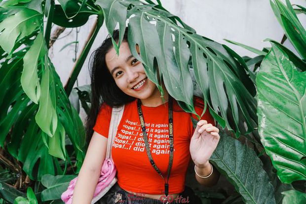 admirable, attracting customers, bonsai business, bonsai shop, classic style, source of income, stable income, ben tre girl owned 2 bonsai shops when she was 22 years old, earning admirable income