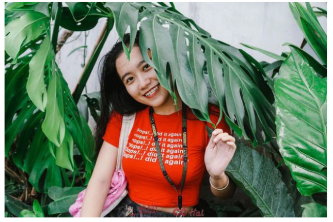 admirable, attracting customers, bonsai business, bonsai shop, classic style, source of income, stable income, ben tre girl owned 2 bonsai shops when she was 22 years old, earning admirable income