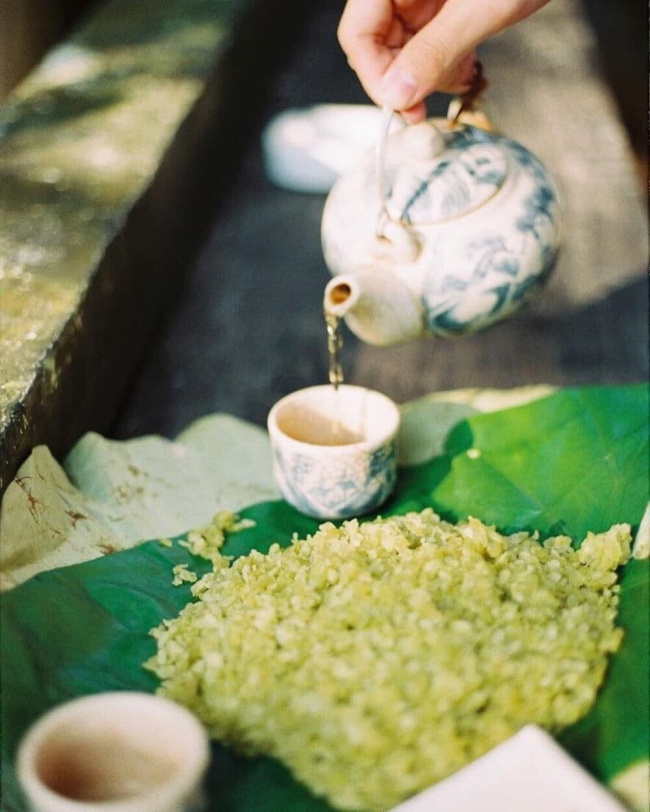 ha thanh cuisine, hanoi autumn, hanoi travel, interesting experiences, street vendors, typical flavor, vong village &039;s nuggets, yellow flower sticky rice, com – an elegant gift of hanoi’s autumn