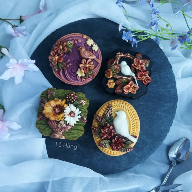 business experience, handmade moon cakes, moon cakes, product quality, startups, traditional cakes, the owner of 9x started selling moon cakes with fancy 3d floating flowers, selling nearly 1,000 pieces/day