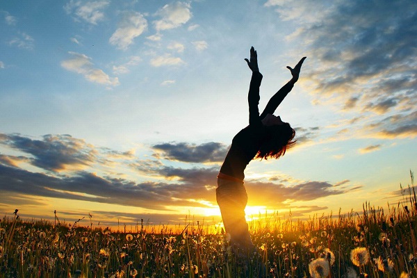 bài tập yoga, yoga cho người mới, yoga giảm cân, yoga giảm cân buổi sáng: 10 bước thực hiện bài tập chào mặt trời (sun salutation)