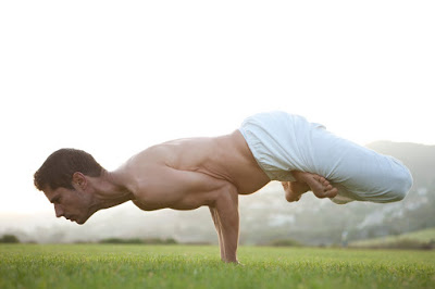 bài tập yoga, kiến thức thể hình, tin tức thể hình, những lý do nam giới nên đi tập yoga cùng tới tập gym