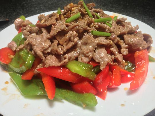 Công thức nấu ăn đơn giản – Ớt chuông xào thịt bò giúp giảm cân