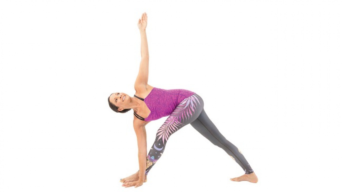 bài tập yoga, yoga cho người mới, yoga cơ bản, hướng dẫn cách tập luyện tư thế tam giác vặn – revolved triangle pose (parivrtta trikonasana)