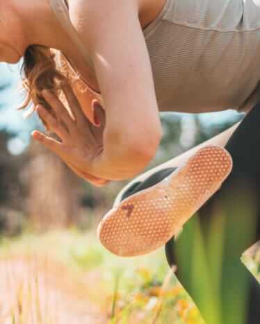 bài tập yoga, yoga cho người mới, yoga cơ bản, 8 cách hỗ trợ sức khoẻ đôi chân mà các yogis có thể áp dụng