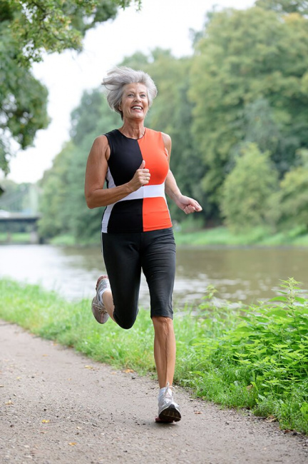 kiến thức chạy bộ, 5 mẹo tập luyện chạy bộ cho người lớn tuổi bạn cần nhớ