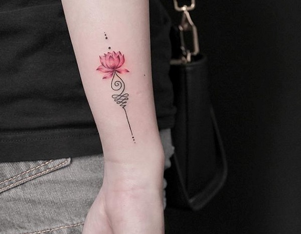 Tattoo hoa sen ALONGWALKER: Với hình ảnh hoa sen đầy tinh tế, tattoo hoa sen ALONGWALKER mang lại cảm giác rất tươi mới và lãng mạn. Tạo nên một điểm nhấn độc đáo cho cơ thể của bạn, hãy để bản thân trở nên thật thu hút với tattoo hoa sen ALONGWALKER.