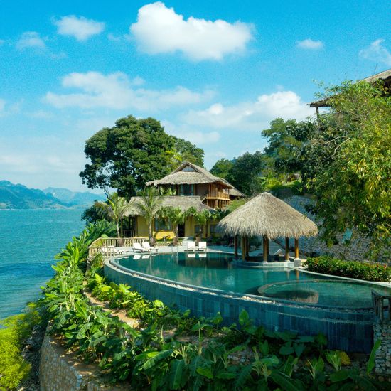 top 10 khách sạn hòa bình view núi đồi xanh mát
